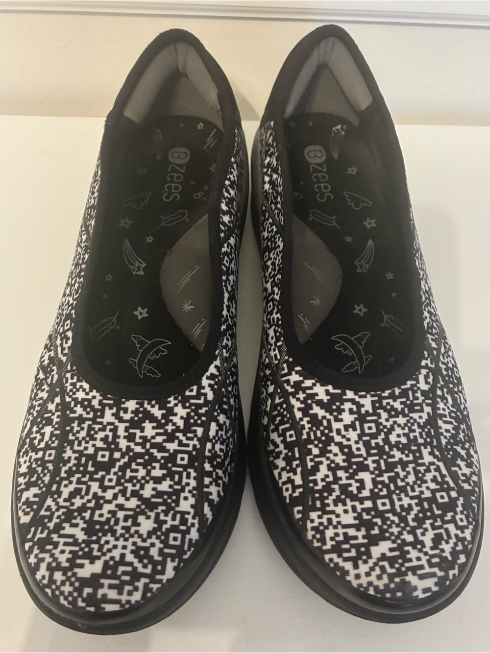 Bzees Shoes women’s sneakers slip ons size 9